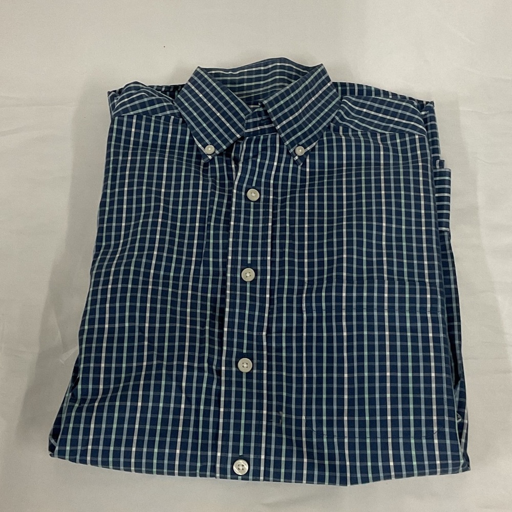 EUC Mens long sleeve button down Vineyard vine shirt